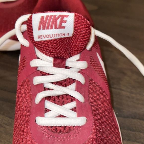 NIKE Revolution 4 Womens 9.5 EUC Burgundy NIKE Womens size - Picture 2 of 9